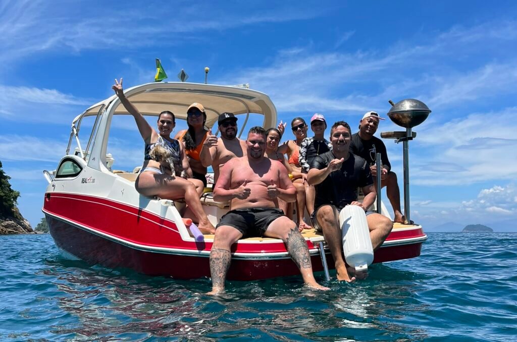 passeio de lancha em ubatuba danforth turismo